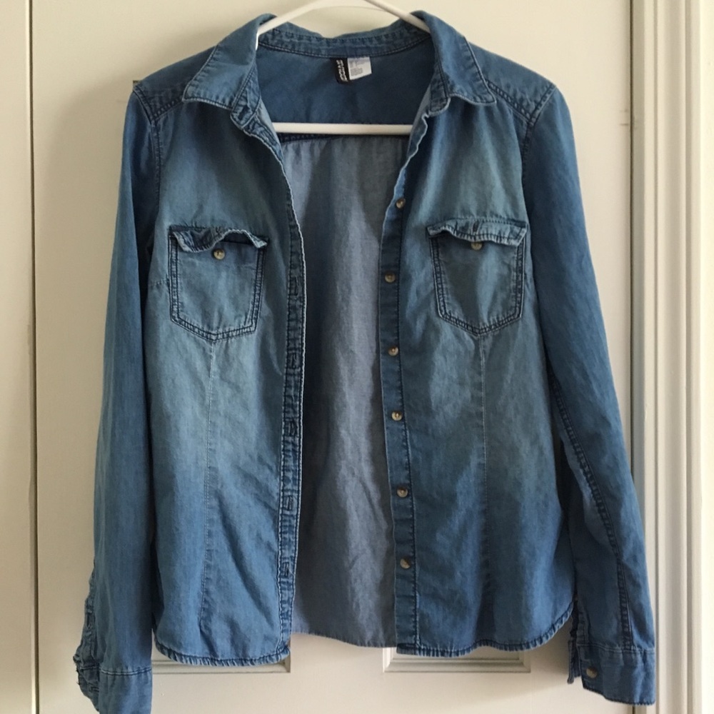 CHAMBRAY BUTTON-DOWN SHIRT